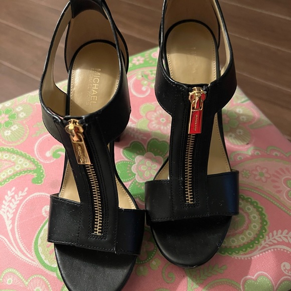 MICHAEL KORS SANDALS SIZE 6.5 - Picture 4 of 4